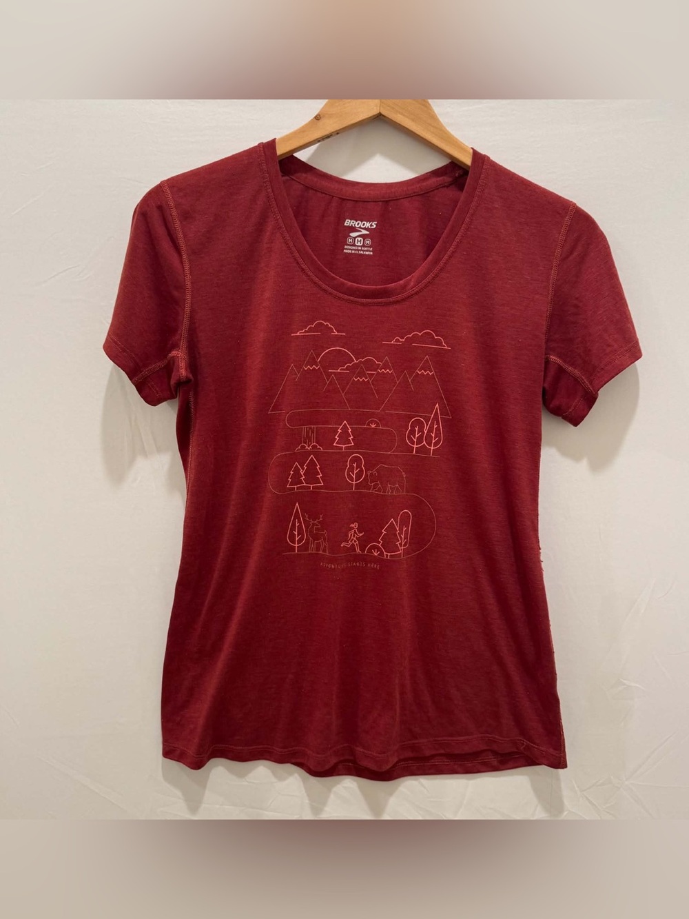 Brooks Women’s Short-Sleeve Tee — Maroon with Light Graphic M